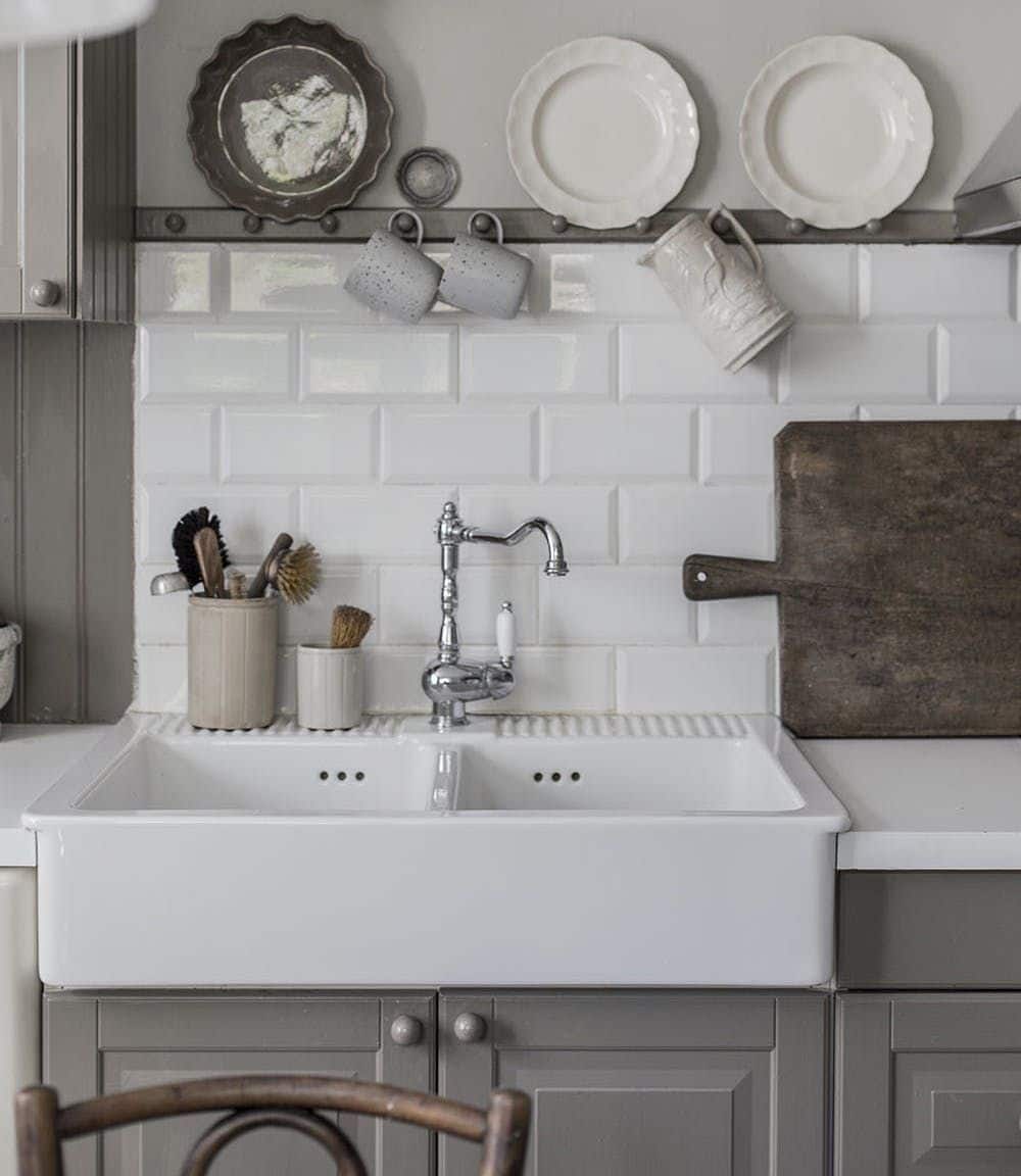 Apron-Front or Farmhouse Sink